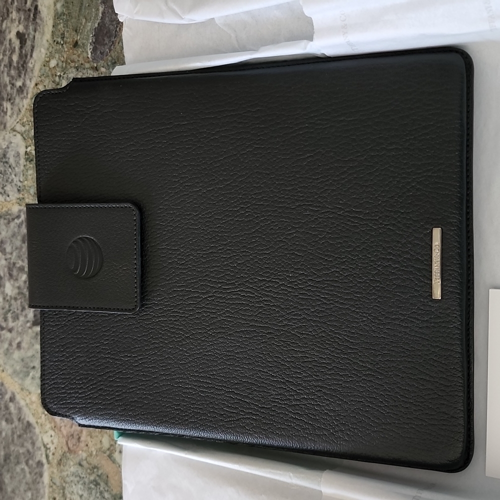 Tiffany Leather iPad/Tablet Cover - Picture 4 of 12